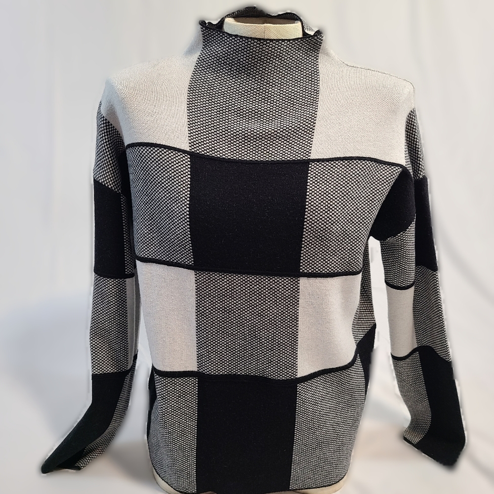 TAHARI M SWEATER